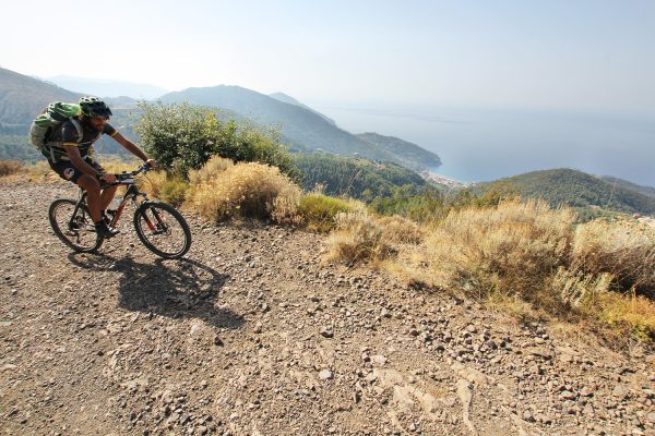 Levanto e l'Alta Via delle Cinque Terre in enduro